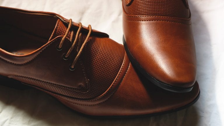 Wildleder, Veloursleder, Nubuk pflegen: So bleibt jeder Lederschuh schön