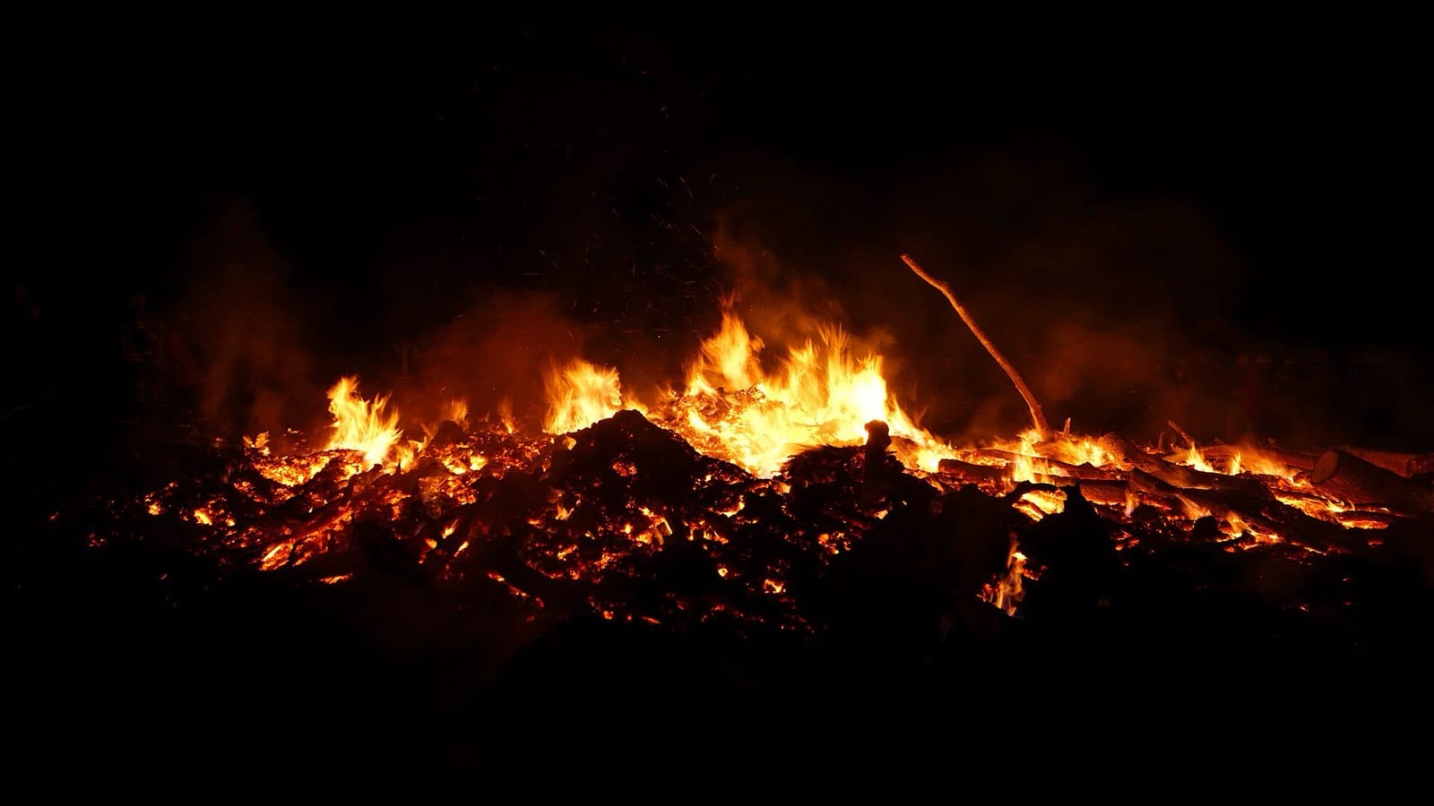 Ostern an der Nordsee 2027: Osterfeuer, Öffnungszeiten und was in Esens, Bensersiel und den Sielorten los ist