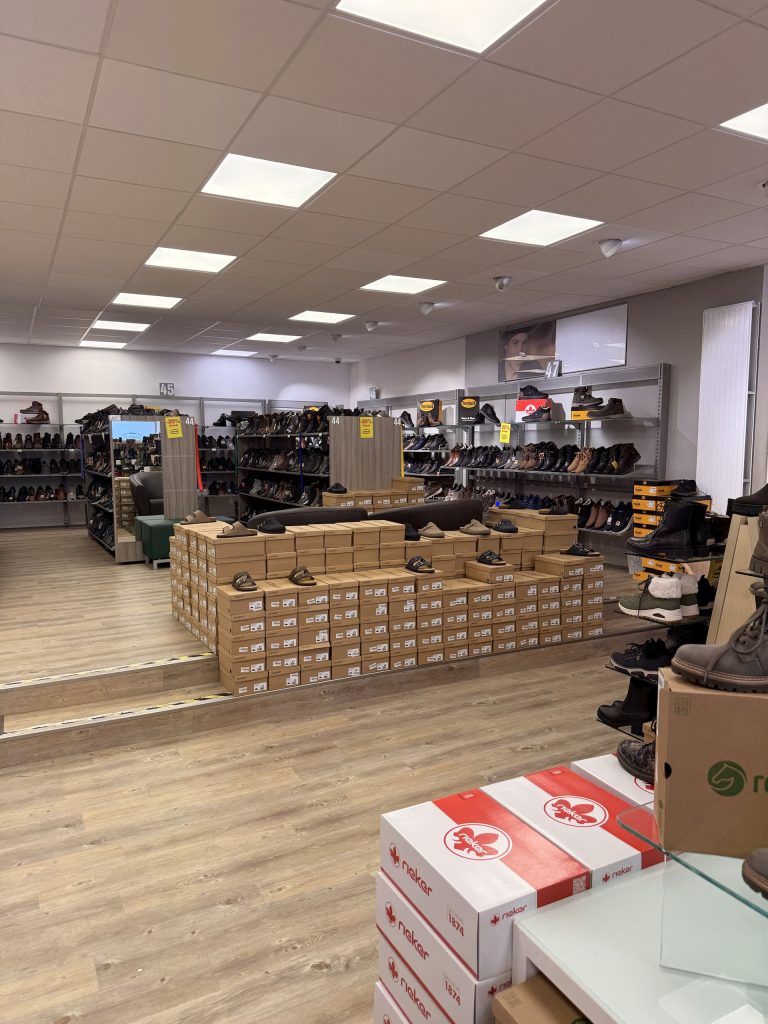 Blick in das Schuhhaus Oelrichs in der Steinstraße in Esens